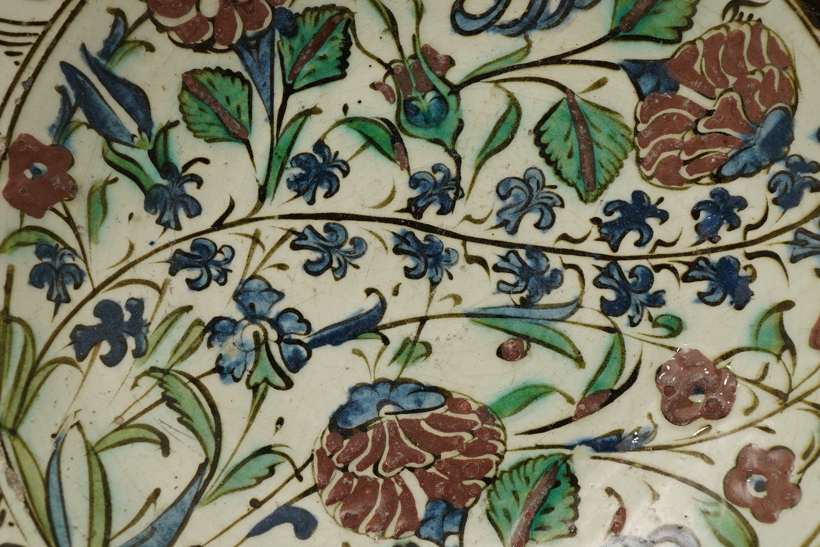 An Iznik pottery dish, Ottoman Turkey, early 17th century